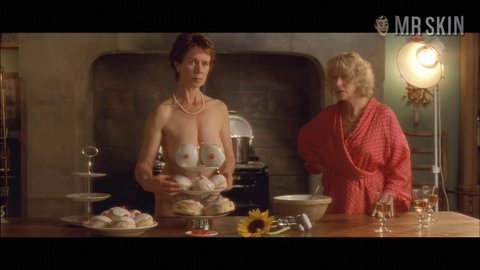with-brazlian-calendar-girls-helen-mirren-boobs